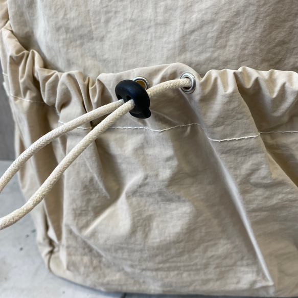 【 BISOU人気商品 】ナイロン素材の軽いリュック/カジュアル 通勤 通学 アウトドア マザーズバッグ 8枚目の画像