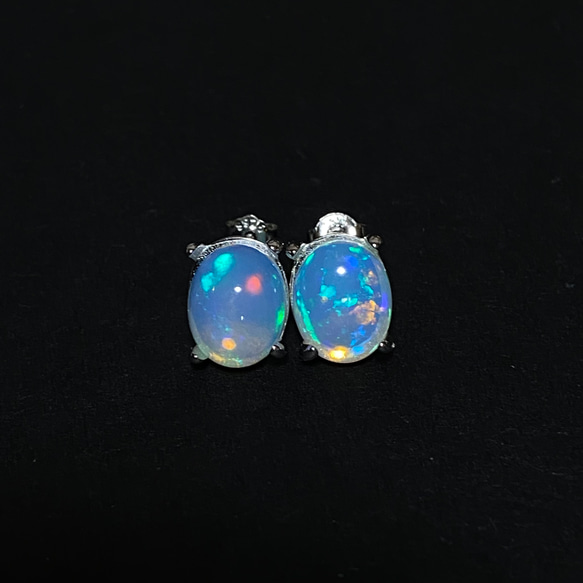 ✨Dancing of color✨エチオピア　プレシャスオパール8*10mm✨オーバル　シルバー925 1粒ピアス✨ 3枚目の画像