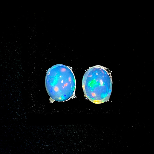 ✨Dancing of color✨エチオピア　プレシャスオパール8*10mm✨オーバル　シルバー925 1粒ピアス✨ 2枚目の画像