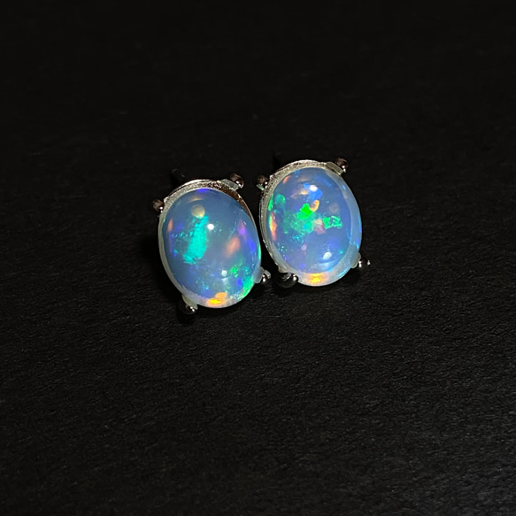 ✨Dancing of color✨エチオピア　プレシャスオパール8*10mm✨オーバル　シルバー925 1粒ピアス✨ 5枚目の画像