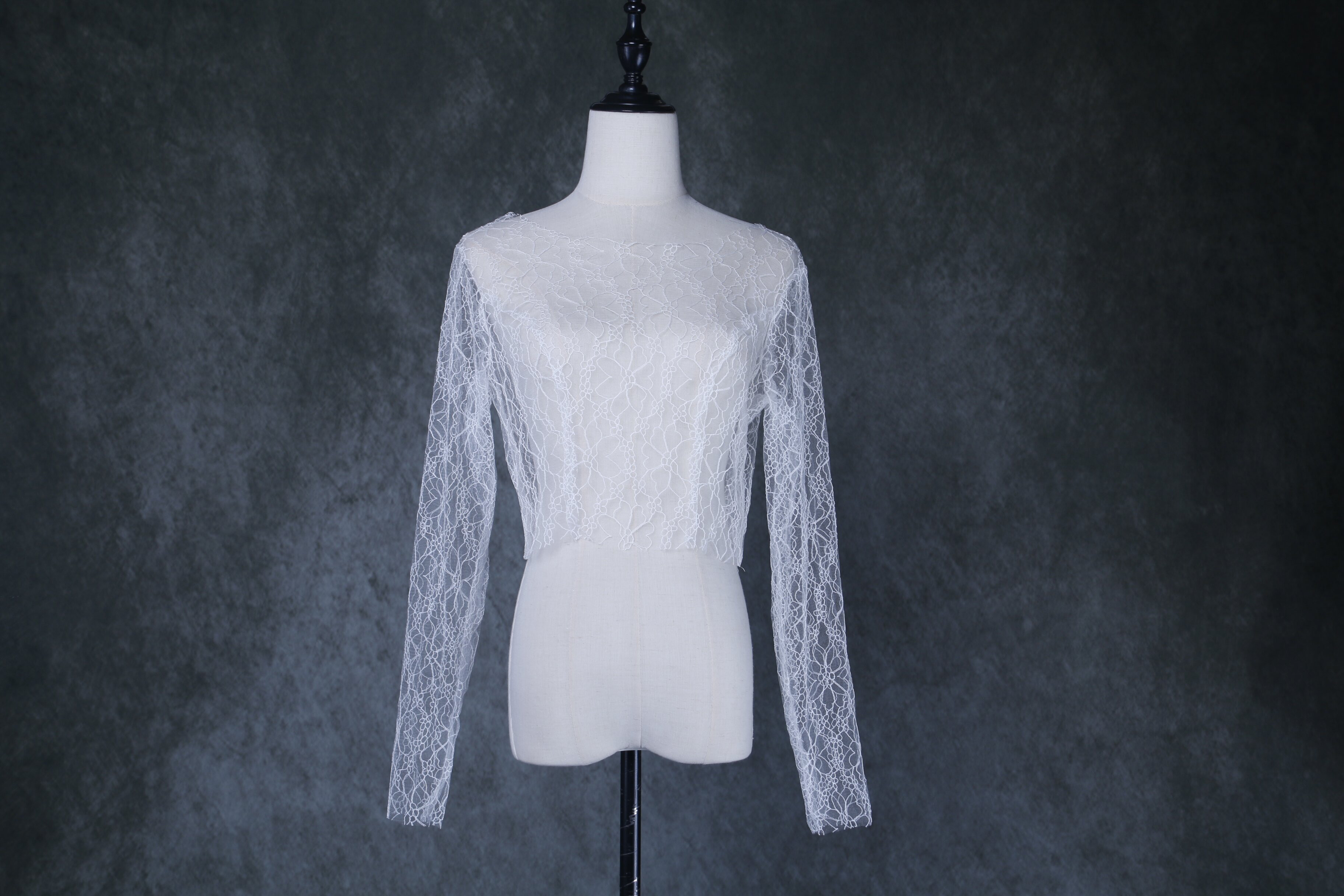 送料無料！フェミニンなフレームレースの袖トップス   上品透け袖  ふわふわ  花嫁/ウェディングドレス  ボレロ