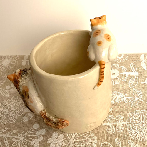 2匹のねこと肉球ペン立て 陶器製 茶白猫 とらねこ 長毛猫 ノルウェー
