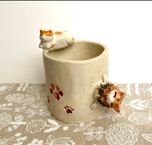 2匹のねこと肉球ペン立て 陶器製 茶白猫 とらねこ 長毛猫 ノルウェー