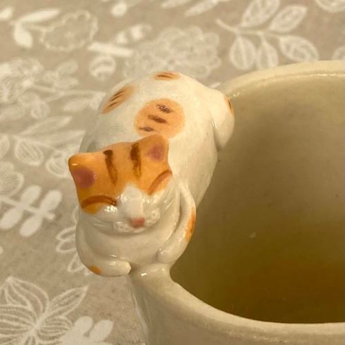 2匹のねこと肉球ペン立て 陶器製 茶白猫 とらねこ 長毛猫 ノルウェー