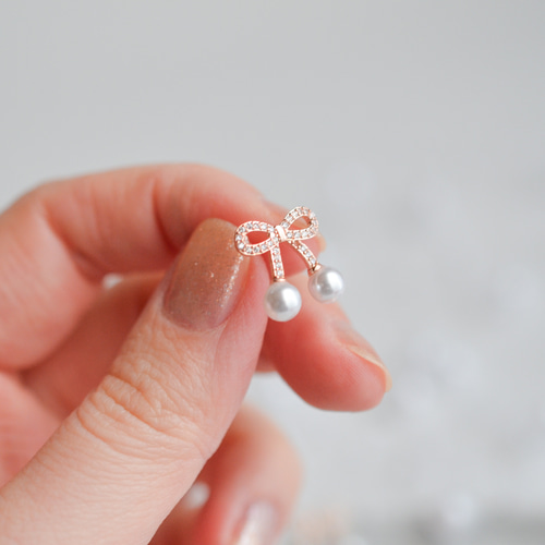 155 パール✖︎リボンの大人可愛い　ハンドメイドアクセ　ピアスorイヤリング 155 パール✖︎リボンの大人可愛い ハンドメイドアクセ ピアスorイヤリング