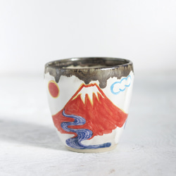 赤富士と群鶴図・木版画調の湯吞み（雨雲） 2枚目の画像
