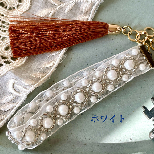 選べる4色 2WAY バッグチャーム キーホルダー ビーズ刺繍 黒 白