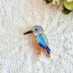 【カワセミ】ビーズ刺繍ブローチバッグチャーム ビーズ刺繍のカワセミのブローチ(2way) ブローチ みずうみの