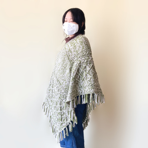 【新品未使用】 手編み ニットポンチョ ケープ フリンジ 150色＊推し色で作るざっくり編みのフリンジ付き三角ポンチョ＊手編み