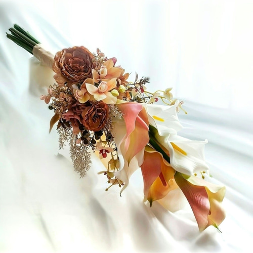生花に見える】くすみカラー ゴールド ウェディングブーケ 胡蝶蘭