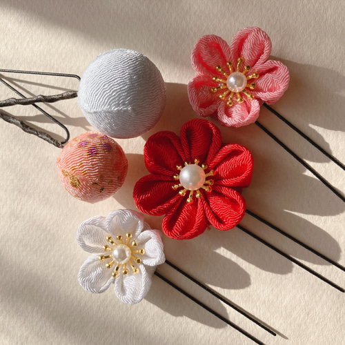 楽天市場】つまみ細工キット・花てまり（赤） : 布がたり