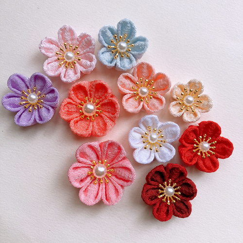 お花とちりめん玉の髪飾り〜赤と白とピンク〜*色、選べます お花とちりめん玉の髪飾り〜赤と白とピンク〜*色、選べます