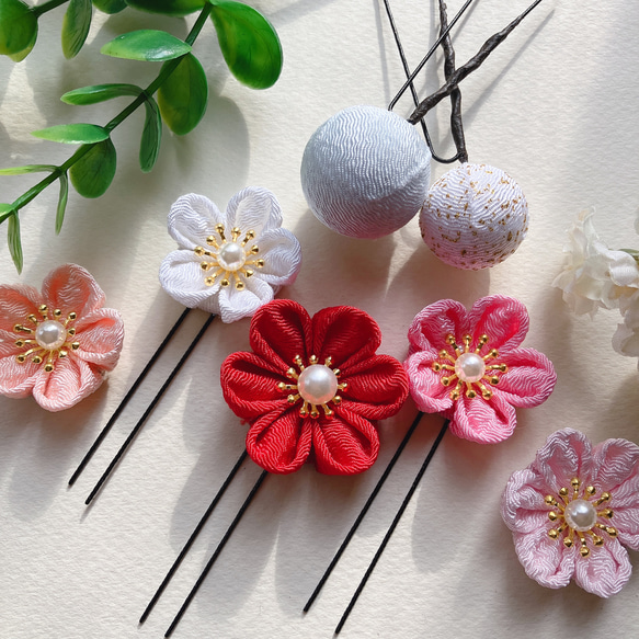 お花とちりめん玉の髪飾り〜赤と白とピンク〜*色、選べます お花とちりめん玉の髪飾り〜赤と白とピンク〜*色、選べます
