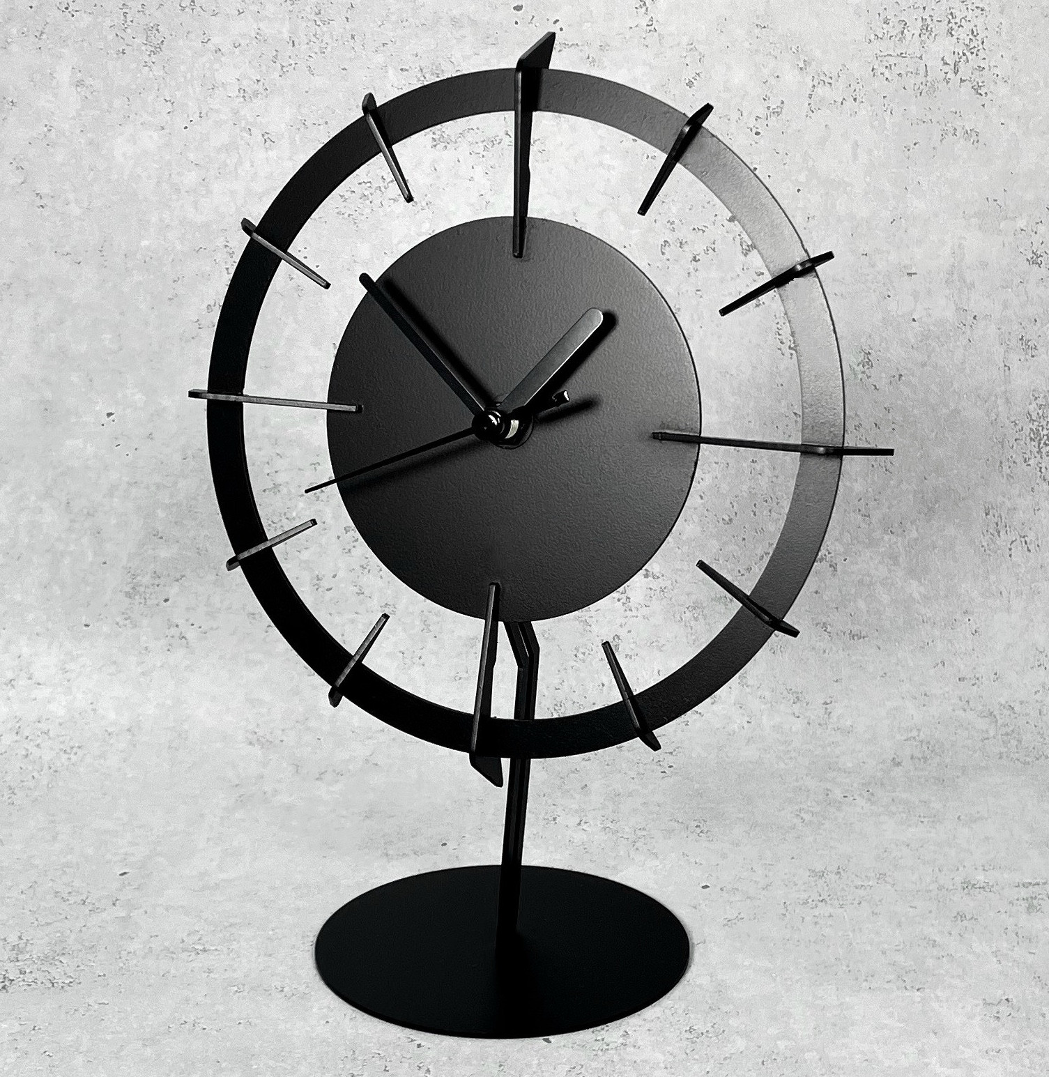 【鉄の置き時計】アイアン雑貨　アイアンインテリア　アイアン家具　時計　掛け時計　置き時計　シンプル　プレゼント　お祝い