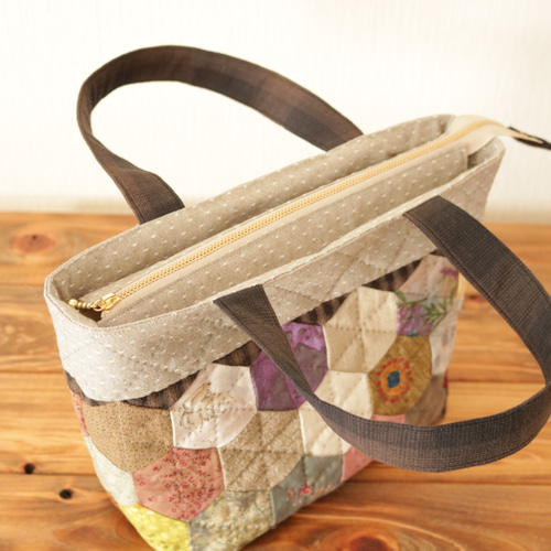 パッチワークキルト　ヘキサゴンのキルト パッチワークキルト ヘキサゴンのキルト - メルカリ