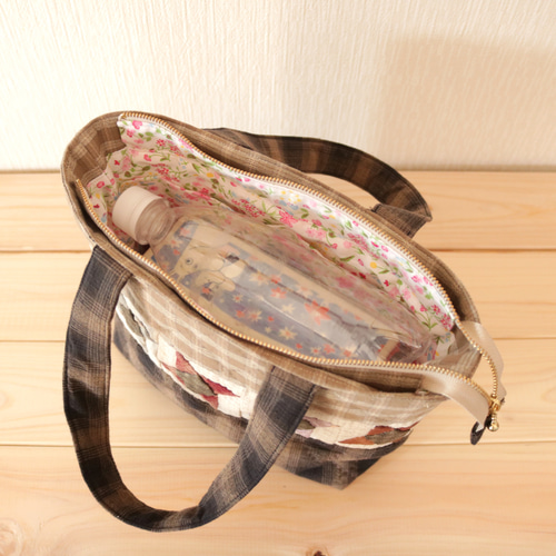 パッチワークキルトのミニトートバッグ（ヘキサゴン） トートバッグ