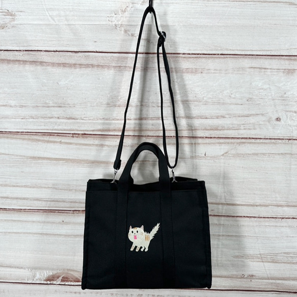 【送料無料】驚き猫の刺繍  2way ショルダー付き キャンバスコットン 仕切りトート帆布バッグ＜ブラック＞ 2枚目の画像