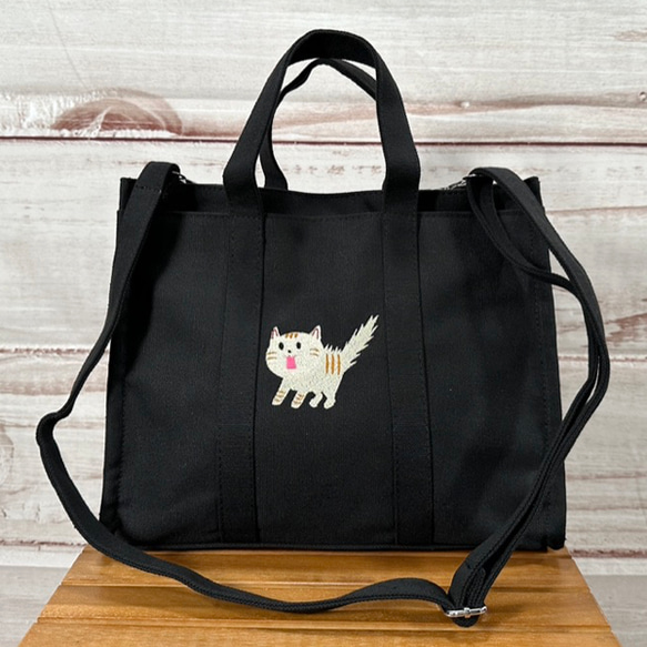 【送料無料】驚き猫の刺繍  2way ショルダー付き キャンバスコットン 仕切りトート帆布バッグ＜ブラック＞ 1枚目の画像