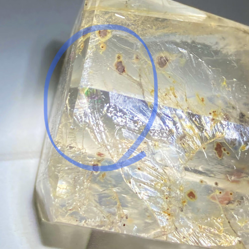 キャルコパライト（黄銅鉱）内包 水晶 クリスタル 虹 ポイント 原石