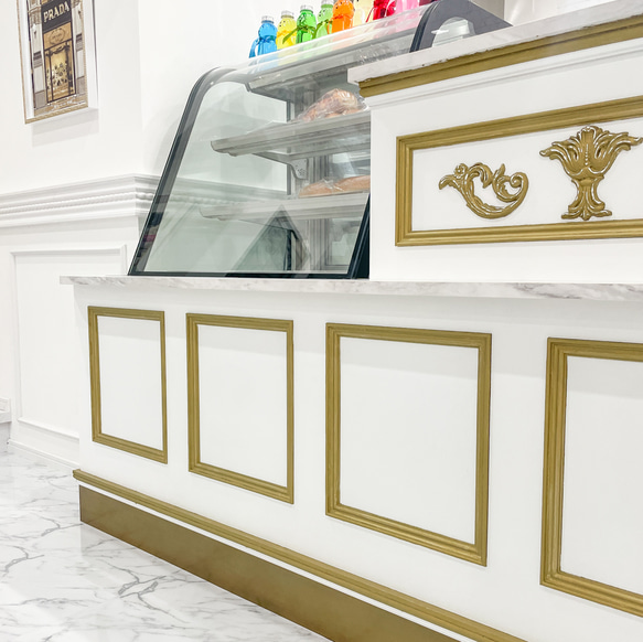 カフェ向け冷蔵ショーケースカウンターW1800 ケーキ屋さん向けショーケースカウンター 大理石天板 特注店舗什器 ロココ 2枚目の画像