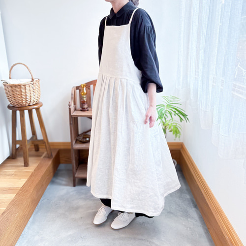 100%リネン＊ワンピースエプロン＊タックがたっぷり入ったゆったり