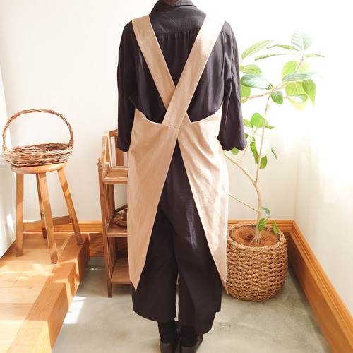 ハートエプロン　黒×オフ白 在庫一掃セール エプロン おしゃれ X型 左右ポケット付き ロング 透け