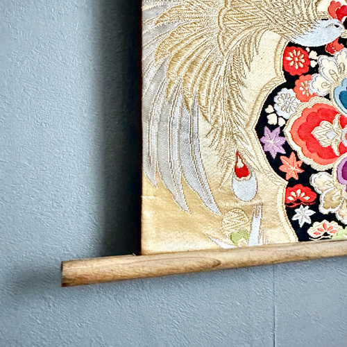 帯のタペストリー 金色の鳳凰と菊花 着物リメイク インテリア