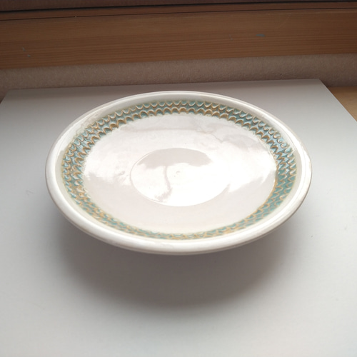 エメラルドグリーンの縁がついた白いお皿 中皿 potterytoi 通販