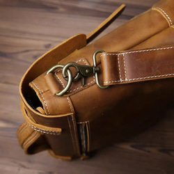 A4サイズ メッセンジャーバッグ ショルダーバッグ 本革 斜めがけ 大容量 多収納ポケット 通勤通学 ビジネス メンズ 10枚目の画像