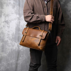 A4サイズ メッセンジャーバッグ ショルダーバッグ 本革 斜めがけ 大容量 多収納ポケット 通勤通学 ビジネス メンズ 2枚目の画像