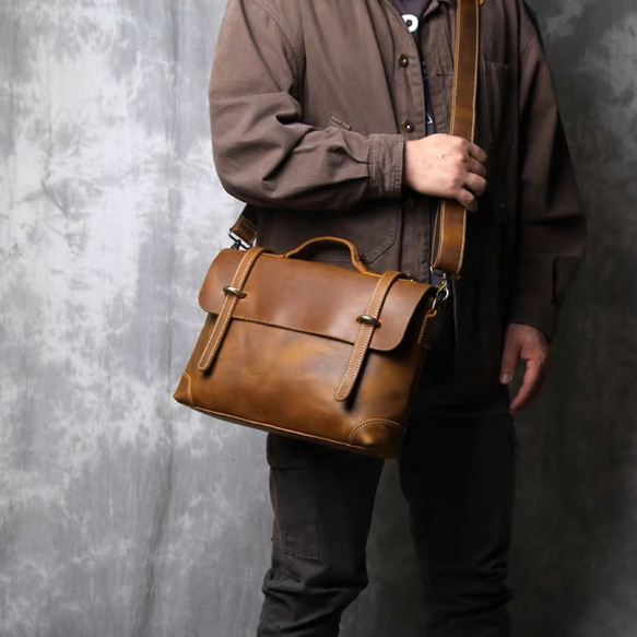 A4サイズ メッセンジャーバッグ ショルダーバッグ 本革 斜めがけ 大容量 多収納ポケット 通勤通学 ビジネス メンズ 2枚目の画像