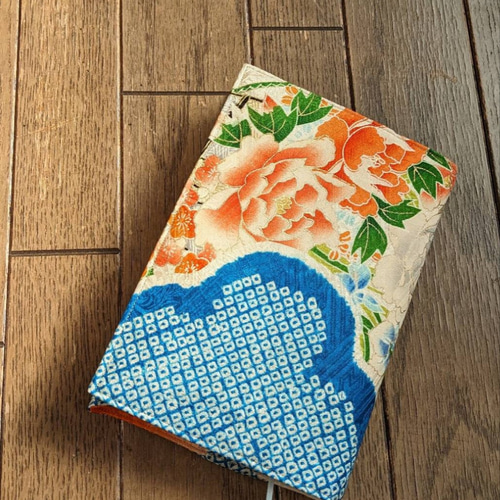 着物リメイクブックカバー 203e2ecf8bb4259975be6f52b15132