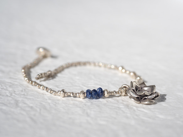 -Flower charm・Blue sapphire- silver bracelet 3枚目の画像