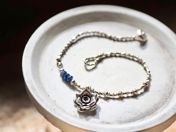 -Flower charm・Blue sapphire- silver bracelet 1枚目の画像