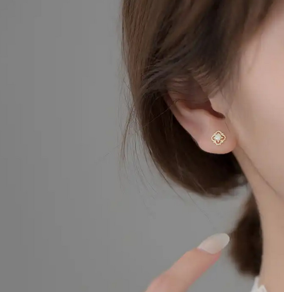 【MSP189】ちっちゃなフラワーオパールのピアス／アレルギー対応／つけっぱなし　イヤリング／ノンホールOK 8枚目の画像