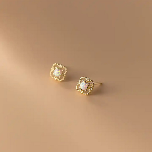 【MSP189】ちっちゃなフラワーオパールのピアス／アレルギー対応／つけっぱなし　イヤリング／ノンホールOK 7枚目の画像