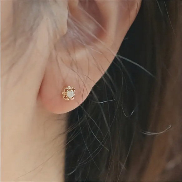 【MSP189】ちっちゃなフラワーオパールのピアス／アレルギー対応／つけっぱなし　イヤリング／ノンホールOK 4枚目の画像