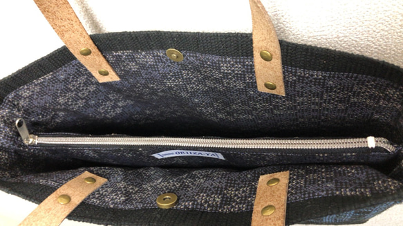 裂き織り　黒×水色チェックのバッグ（牛革持ち手） 6枚目の画像