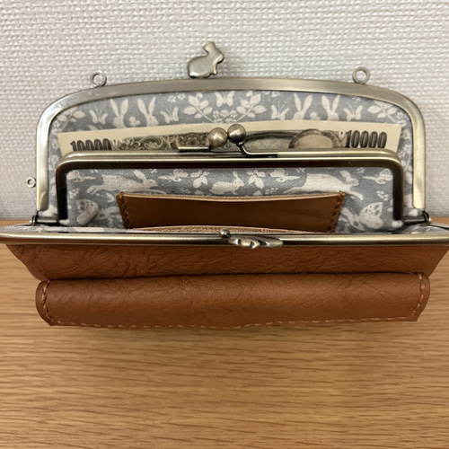 うさぎ口金の、外ポッケがついた本革ぺたんこ親子がまぐち長財布 長
