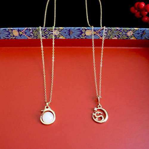 2024干支 辰 龍と縁起物モチーフのシンプルモダンネックレス ゴールド