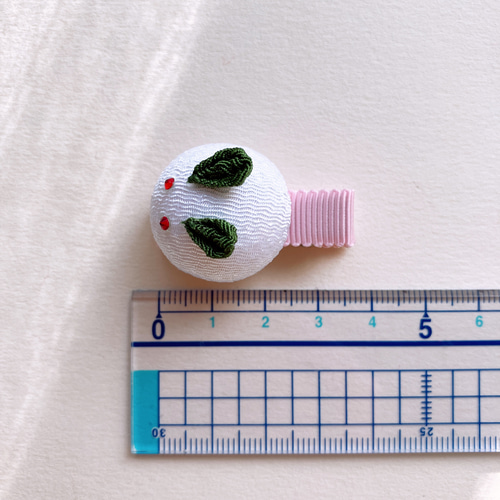 ぷっくりピンクうさぎの髪飾り○ちりめん細工 つまみ細工○ ヘア