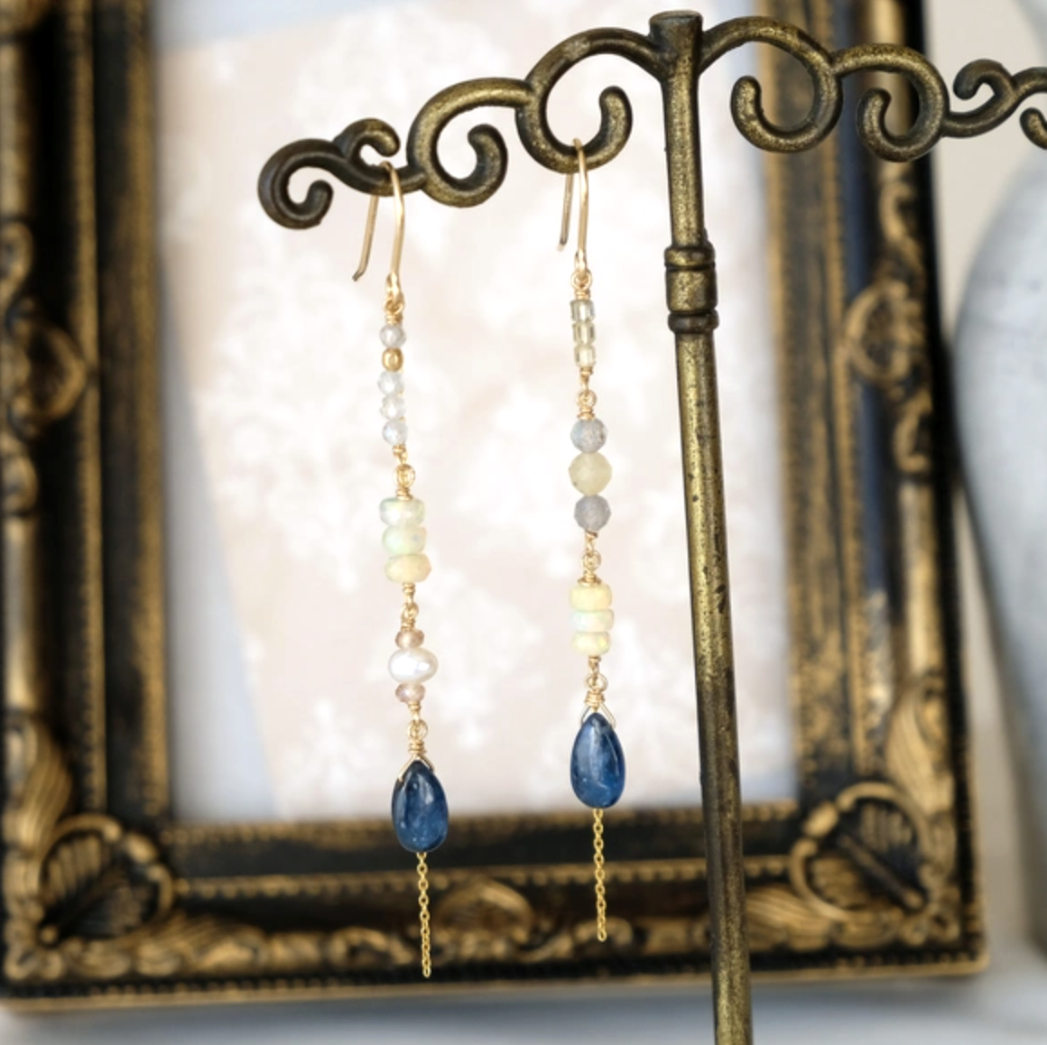 【SALE】イヤリング変更可/インディゴブルーカイヤナイトとオパールのロングのピアス・14kgf・天然石