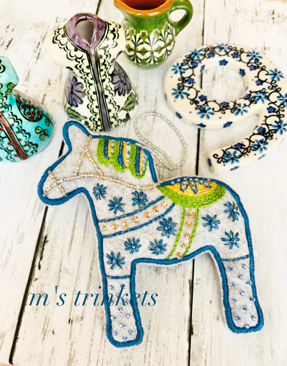 幸せを運ぶ馬 北欧のダーラナホース（ノスタルジア） タペストリー