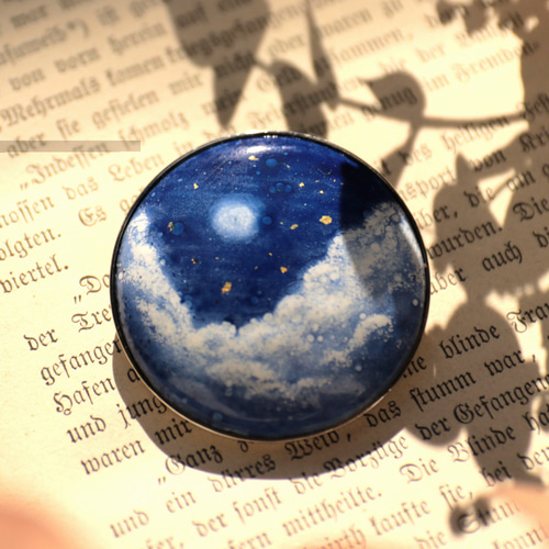 夢見る雲の月夜】七宝焼で出来た風景シリーズ / ブローチ・ペンダント