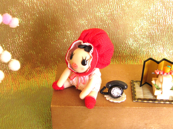 昭和レトロセット♦昭和レトロなミニバッグと髪飾り&文化人形とミニチュア黒電話 4枚目の画像