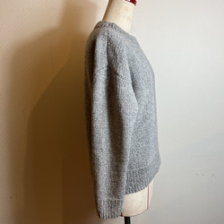 [在庫材料整理作品セール作品 送料無料］グレーの手編みシンプルセーター 4枚目の画像