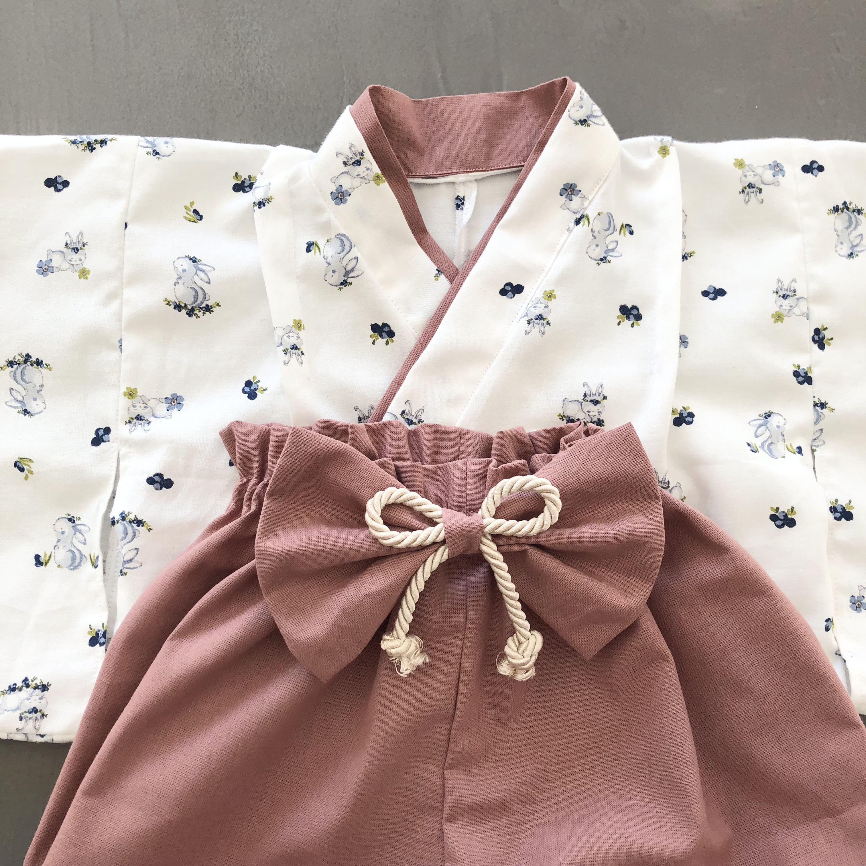 ベビー袴(60-70) フランス生地　うさぎ柄　初節句やお食い始めに　こどもの日　フレンチコットン