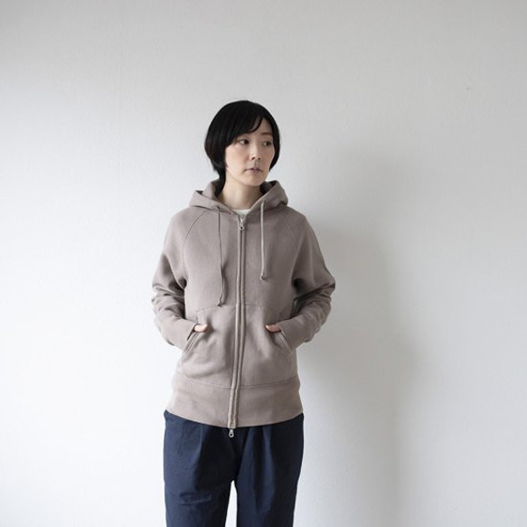 【new】yohaku 裏起毛ラグランジップパーカー ライトグレー｜unisex 3 size 襟から袖裾まで ライトグレー サイズ3着用 女性モデル身長167cm 別色グレージュ