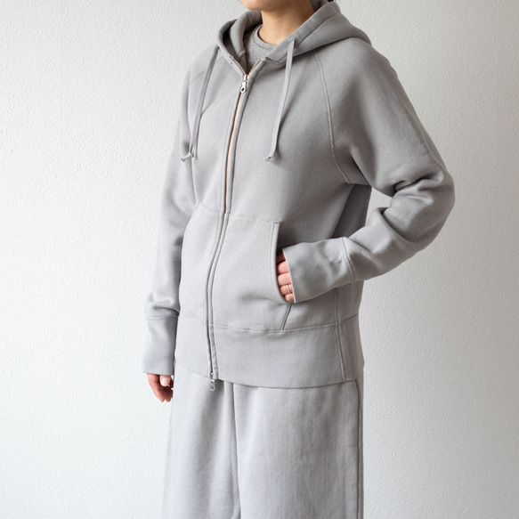【new】yohaku 裏起毛ラグランジップパーカー ライトグレー｜unisex 3 size 襟から袖裾まで ライトグレー サイズ3着用 女性モデル身長167cm 別色グレージュ
