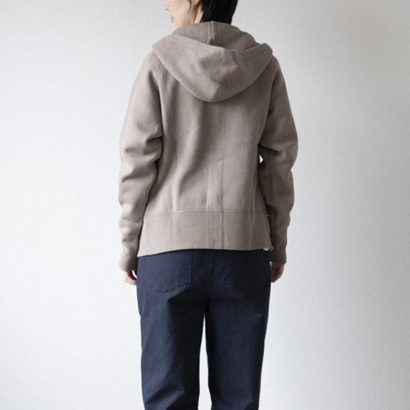 【new】yohaku 裏起毛ラグランジップパーカー ライトグレー｜unisex 3 size 襟から袖裾まで ライトグレー サイズ3着用 女性モデル身長167cm 別色グレージュ